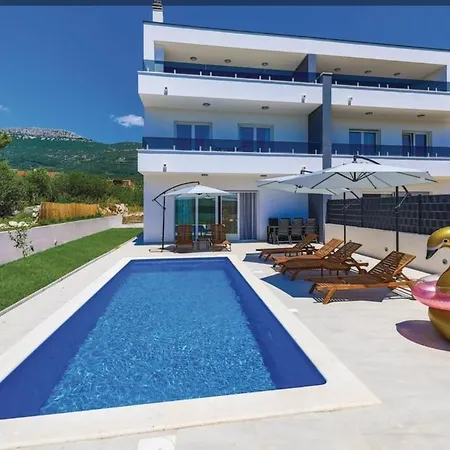 New David, Wi-fi, Iptv, 5 Bedrooms, 4 Bathrooms Kastela