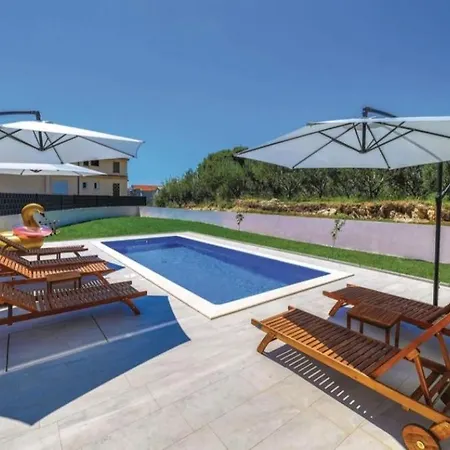 New David, Wi-fi, Iptv, 5 Bedrooms, 4 Bathrooms Vila *