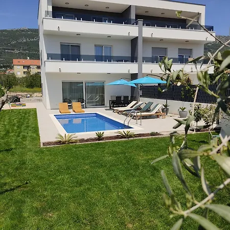 New David, Wi-fi, Iptv, 5 Bedrooms, 4 Bathrooms * Kastela