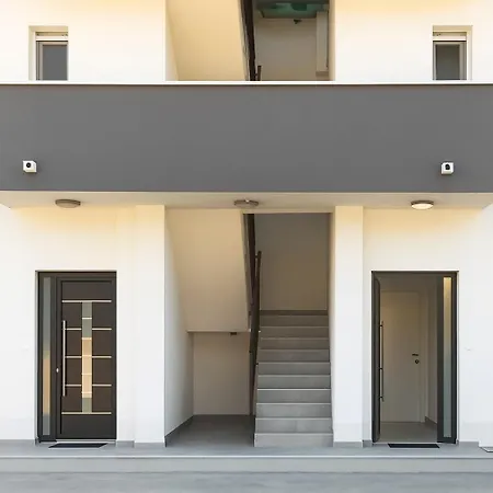 New David, Wi-fi, Iptv, 5 Bedrooms, 4 Bathrooms Vila