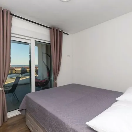 New David, Wi-fi, Iptv, 5 Bedrooms, 4 Bathrooms Villa Kastela