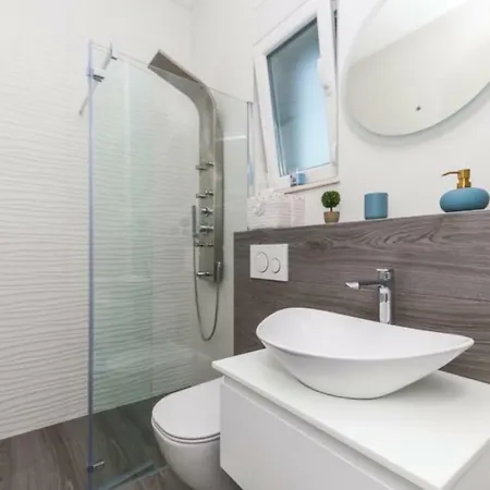 Villa New David, Wi-fi, Iptv, 5 Bedrooms, 4 Bathrooms Kastela