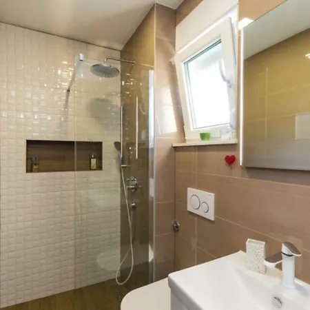 Villa New David, Wi-fi, Iptv, 5 Bedrooms, 4 Bathrooms *