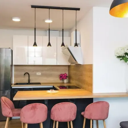 New David, Wi-fi, Iptv, 5 Bedrooms, 4 Bathrooms Vila