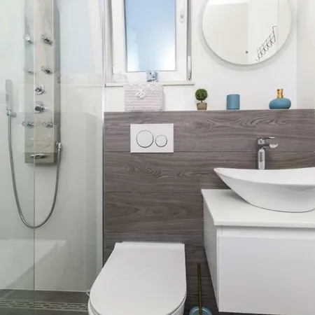 New David, Wi-fi, Iptv, 5 Bedrooms, 4 Bathrooms Vila *