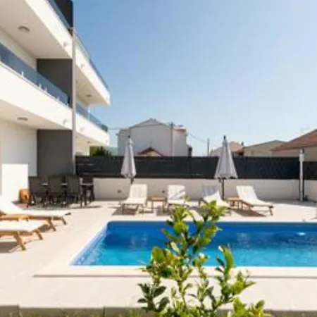 Vila New David, Wi-fi, Iptv, 5 Bedrooms, 4 Bathrooms Kastela