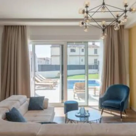 Villa New David, Wi-fi, Iptv, 5 Bedrooms, 4 Bathrooms Kastela