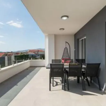 New David, Wi-fi, Iptv, 5 Bedrooms, 4 Bathrooms Villa *