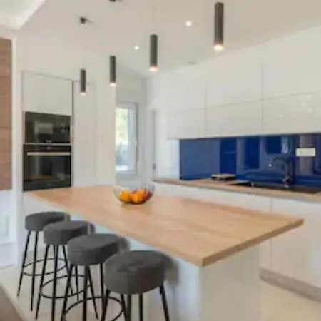 New David, Wi-fi, Iptv, 5 Bedrooms, 4 Bathrooms Kastela