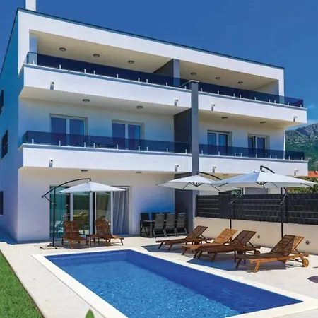 Villa New David, Wi-fi, Iptv, 5 Bedrooms, 4 Bathrooms Kastela