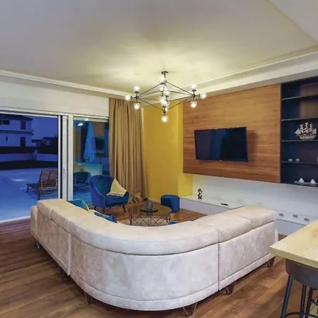 New David, Wi-fi, Iptv, 5 Bedrooms, 4 Bathrooms Villa Kastela